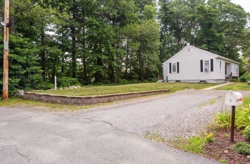 2 Lee Rd, North Reading MA 01864-3314 exterior