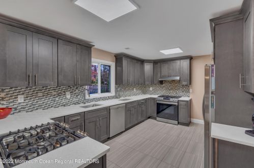 6 Pitney Ln, Jackson Twp NJ 08527-2933 exterior