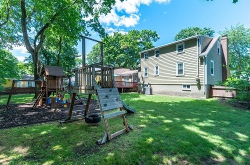 729 Main St, Lynnfield, MA 01940-1726