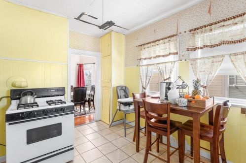 24 Chatham Rd, Everett MA 02149-4915 exterior