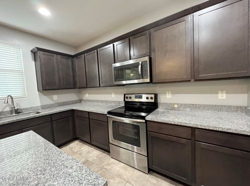 7420 27th St, Phoenix AZ  85042-5919 exterior