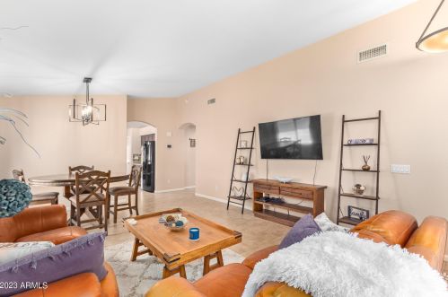 2029 Angela Dr, Phoenix AZ 85032-2351 exterior