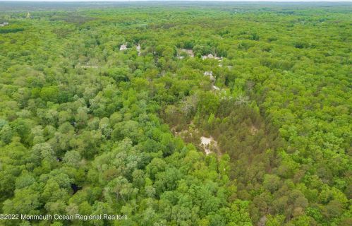 335 Veterans Hwy, Jackson Twp NJ 08527-2832 exterior