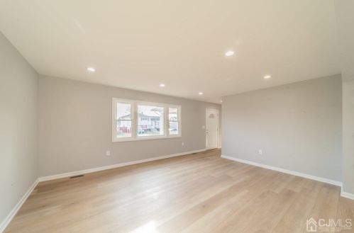 4 Charlotte St, Carteret NJ  07008-2321 exterior