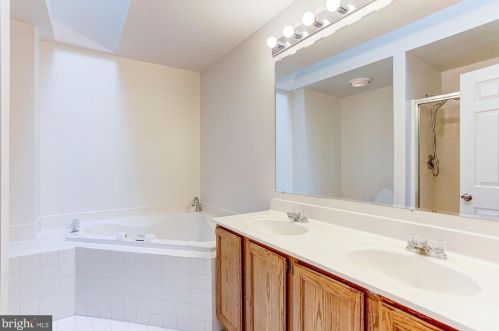 5229 Lightfoot Path, Columbia MD 21044-1100 exterior