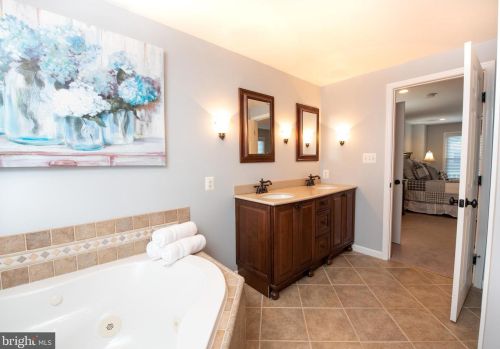 6605 Windsor Ct, Columbia MD 21044-4102 exterior