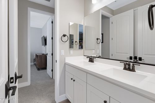 840 Ashurst Dr, Phoenix AZ  85048-2028 exterior