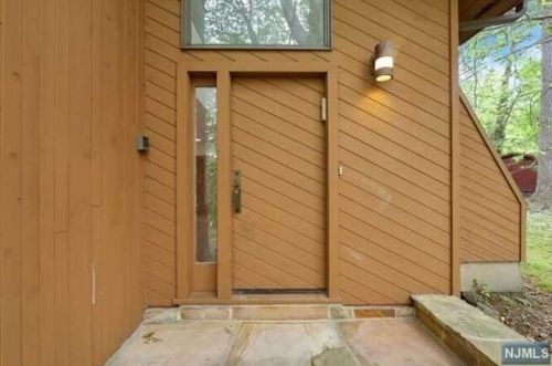 226 Truman Dr, Cresskill NJ  07626-1720 exterior