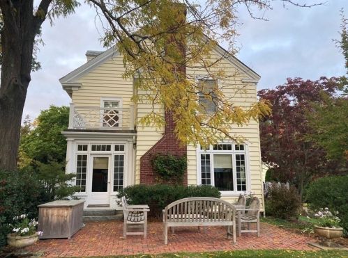 77 Windsor Rd, Newton MA 02468-1504 exterior