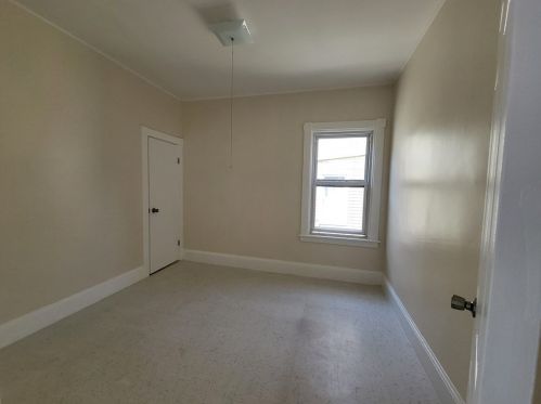 67 Winsor St, New Bedford MA 02744-1843 exterior