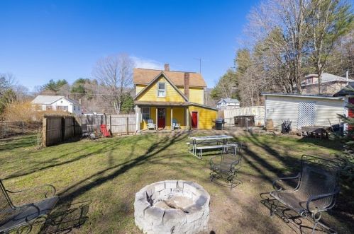 17 Pleasant St, Montgomery MA 01085-3719 exterior