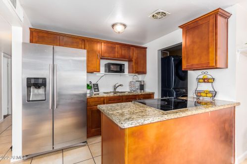 2221 61 Dr, Phoenix AZ 85033-4603 exterior