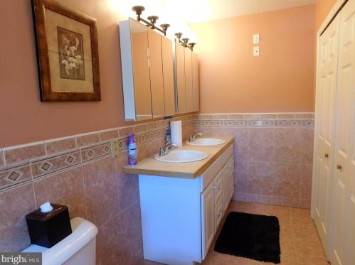 612 Schaeffer Ave, West Deptford NJ 08096-6631 exterior