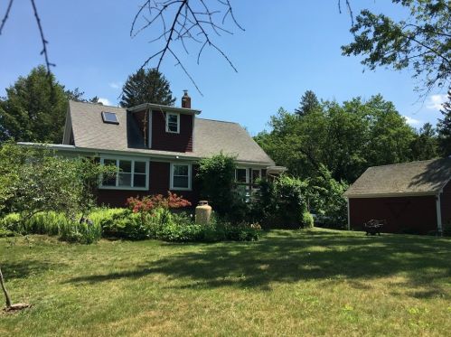 185 Pelham Rd, Amherst MA 01002-9777 exterior