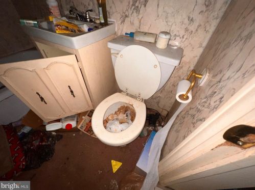 1287 Clements Bridge Rd, West Deptford NJ 08096-3085 exterior