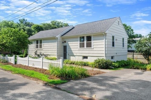 76 Chester Ave, Dedham MA  02026-6514 exterior