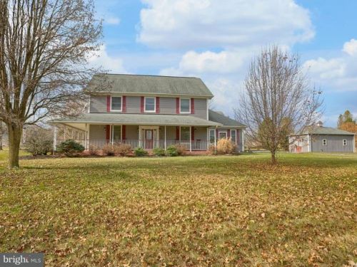 2 Shea Ct, Carlisle PA  17015-7410 exterior