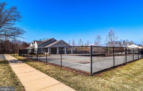 9 Canal Vw Dr, Trenton NJ 08648-1319 exterior