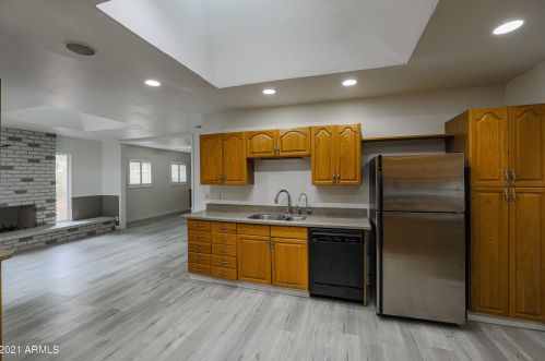 2216 Anderson Ave, Phoenix AZ  85023-2200 exterior