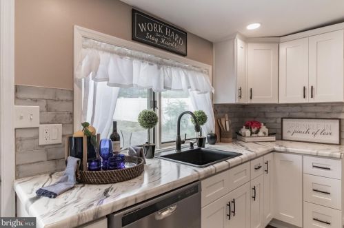 1564 Center St, West Deptford NJ  08086-3098 exterior