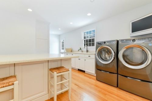 8 Captain Thomson Ln, Hingham MA 02043-3459 exterior