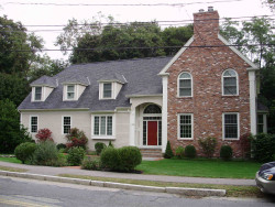 425 Woodward St, Newton, MA 02468-1501