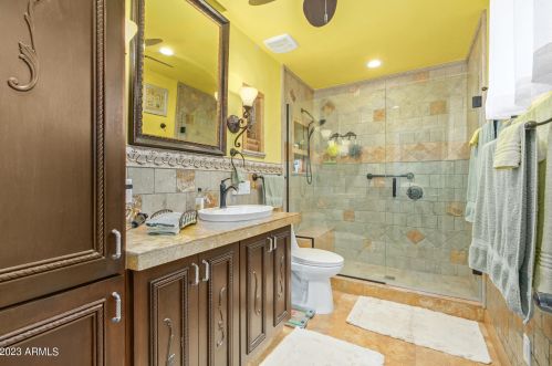 4210 Country Gables Dr, Phoenix AZ 85053-4528 exterior