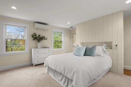 55 Farlow Rd, Newton MA 02458-2439 exterior