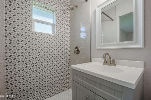 501 El Camino Dr, Phoenix AZ 85051-4627 exterior