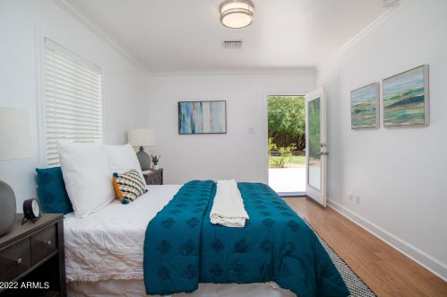 1242 Edgemont Ave, Phoenix AZ 85035-1735 exterior