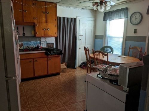 6 Berkeley St, Worcester MA 01605-3034 exterior