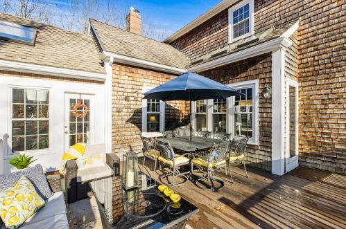 16 Franklin Rodgers Rd, Hingham MA 02043-2664 exterior