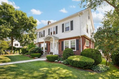 195 Waltham St, Newton, MA 02465-1353