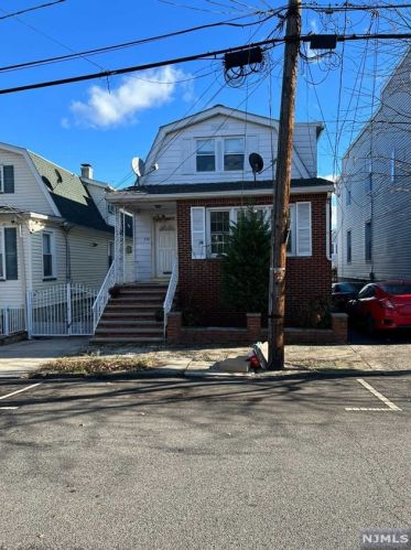 176 Elm St, Kearny NJ 07032-3410 exterior