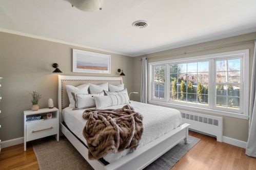 940 Randolph Ave, Milton MA 02186-4030 exterior