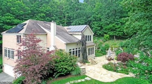 38 Monksville Ct, Skyline Lakes, NJ 07456-1244