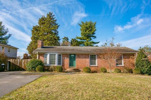 126 Wildwood Ln, Louisville KY  40272-2326 exterior