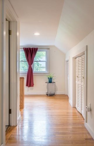 185 Pelham Rd, Amherst MA 01002-9777 exterior