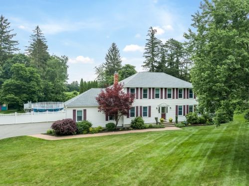 25 Surrey Ln, Dracut, MA 01826-1437