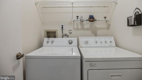 24 Lakebridge Dr, West Deptford NJ 08096-6718 exterior