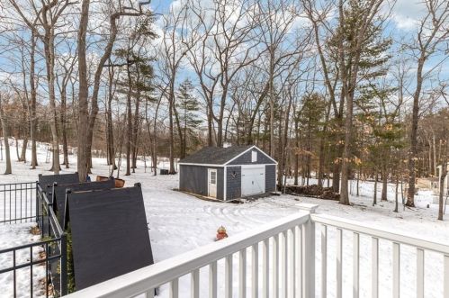 5 Juniper Rd, Lynnfield MA 01940-2416 exterior