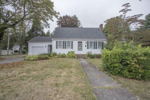 353 Britannia St, Taunton, MA 02780-1513