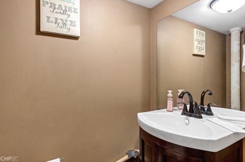 2614 Oak Park Ave, Forest View IL 60402-2533 exterior