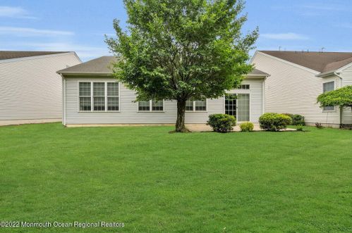 33 Crooked Stick Rd, Jackson Twp NJ 08527-4032 exterior