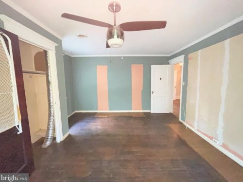 164 Delaware St, West Deptford NJ 08096-5921 exterior