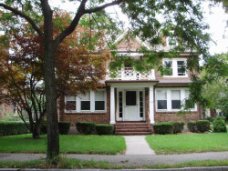 123 Auburn St, Newton, MA 02466-2503