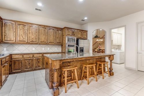 7020 Coverdale Dr, Plano TX 75024-7553 exterior