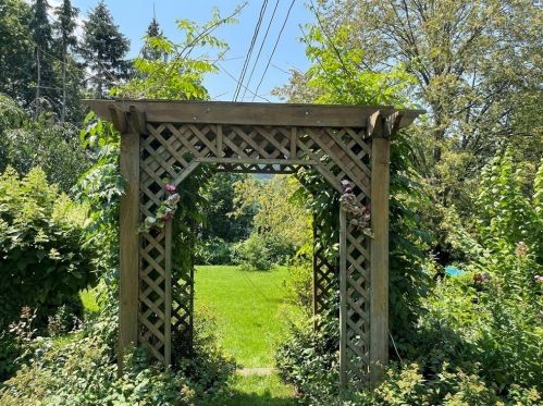 18 Ames St, Worcester MA 01610-2001 exterior