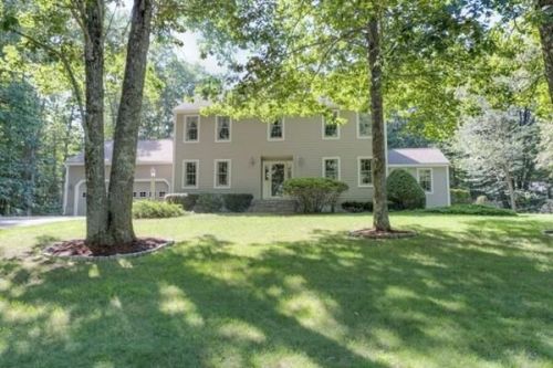 2 Sherbrooke Dr, Worcester, MA 01612-1218