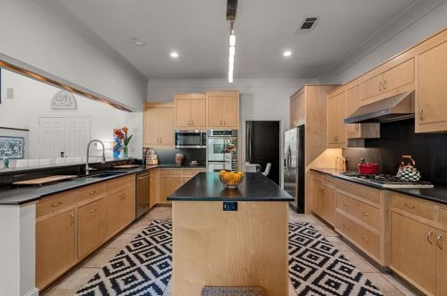 2455 Halloran St, Fort Worth TX 76107-6631 exterior